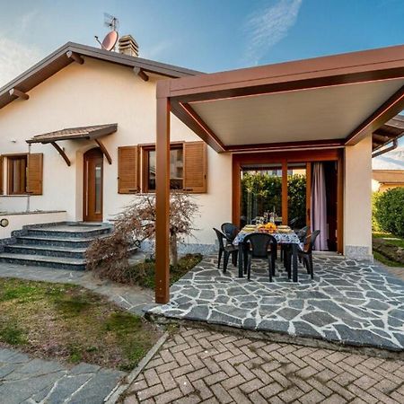 Villa Iris -Pet Friendly Stay - Garden - Private Parking- Bike Friendly Holiday House Colico Dış mekan fotoğraf
