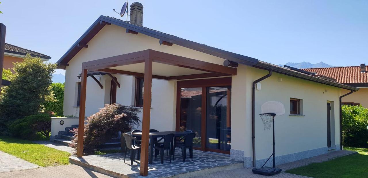 Villa Iris -Pet Friendly Stay - Garden - Private Parking- Bike Friendly Holiday House Colico Dış mekan fotoğraf