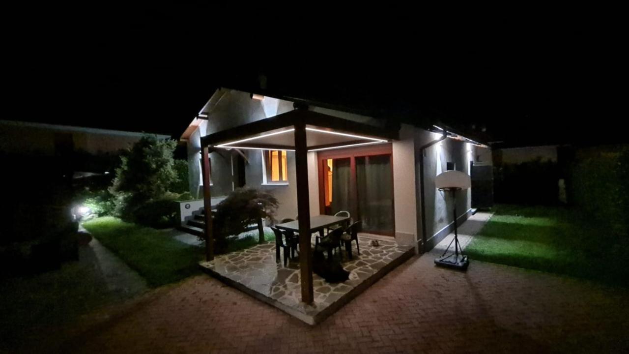 Villa Iris -Pet Friendly Stay - Garden - Private Parking- Bike Friendly Holiday House Colico Dış mekan fotoğraf