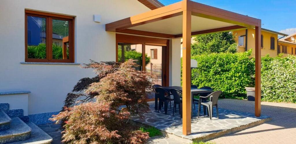 Villa Iris -Pet Friendly Stay - Garden - Private Parking- Bike Friendly Holiday House Colico Dış mekan fotoğraf