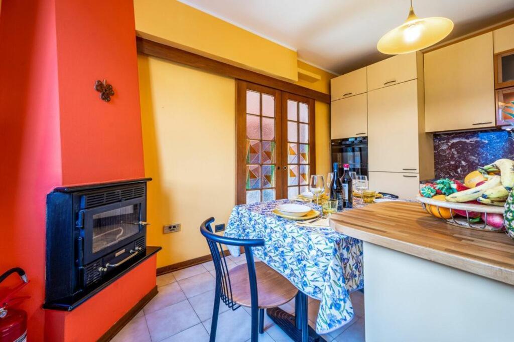 Villa Iris -Pet Friendly Stay - Garden - Private Parking- Bike Friendly Holiday House Colico Dış mekan fotoğraf
