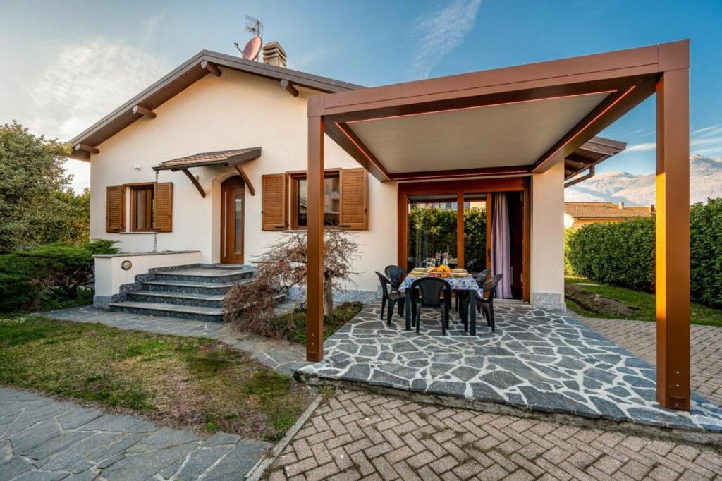 Villa Iris -Pet Friendly Stay - Garden - Private Parking- Bike Friendly Holiday House Colico Dış mekan fotoğraf