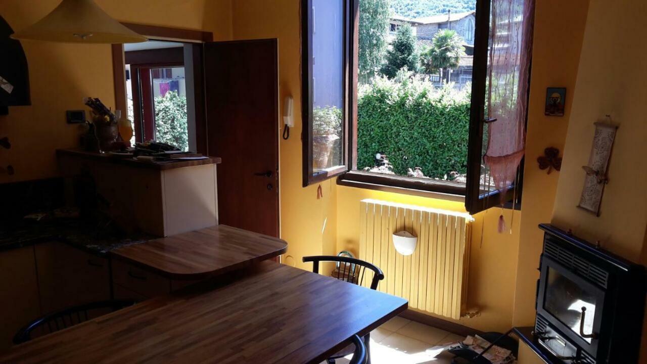 Villa Iris -Pet Friendly Stay - Garden - Private Parking- Bike Friendly Holiday House Colico Dış mekan fotoğraf