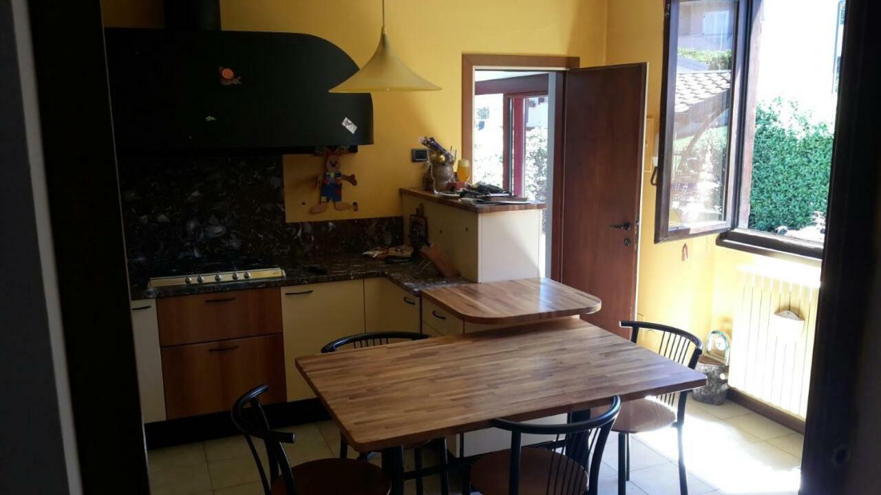 Villa Iris -Pet Friendly Stay - Garden - Private Parking- Bike Friendly Holiday House Colico Dış mekan fotoğraf