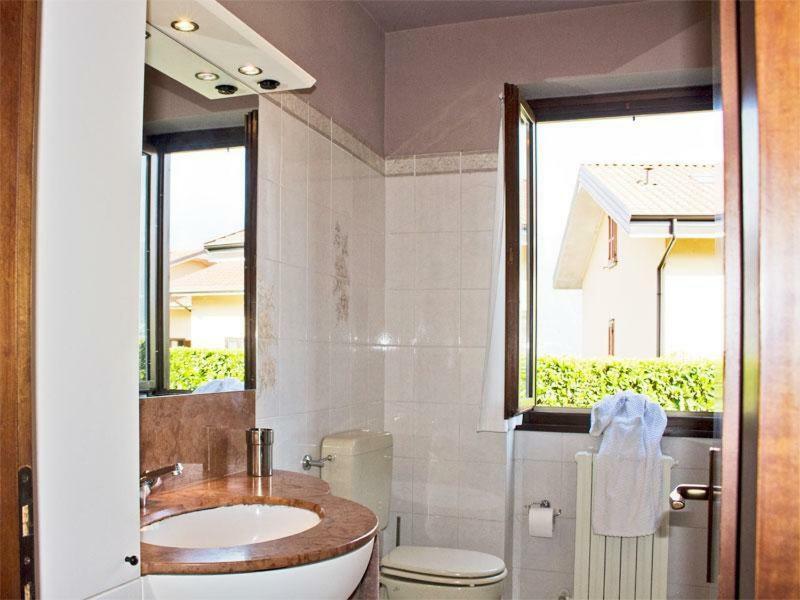 Villa Iris -Pet Friendly Stay - Garden - Private Parking- Bike Friendly Holiday House Colico Dış mekan fotoğraf